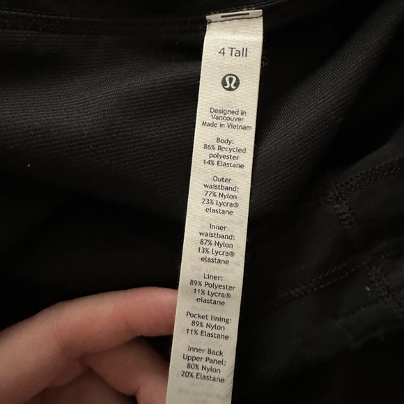 Lululemon Speed Up Low-Rise Lined Short Size 4 shorts - Picture 2 of 3